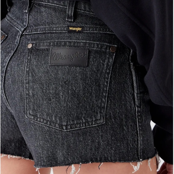 Wrangler Frayed Hem Festival Stretch Short - Picture 7 of 9